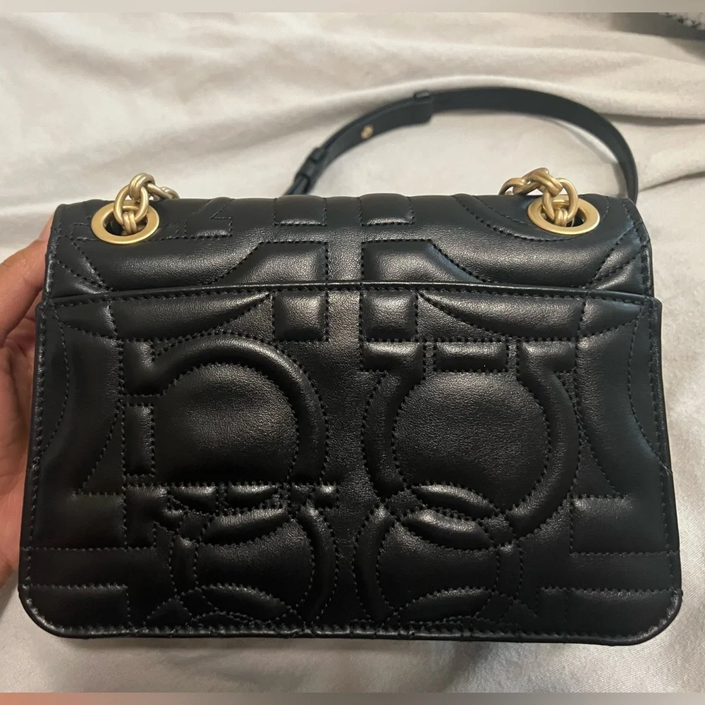 Salvatore Ferragamo gancini crossbody leather bag. - Picture 3 of 8